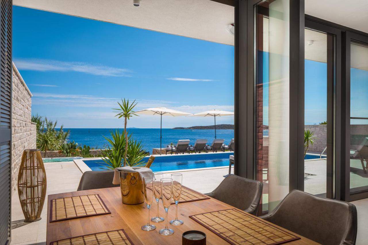 Villa Carisma Island Vis Bagian luar foto