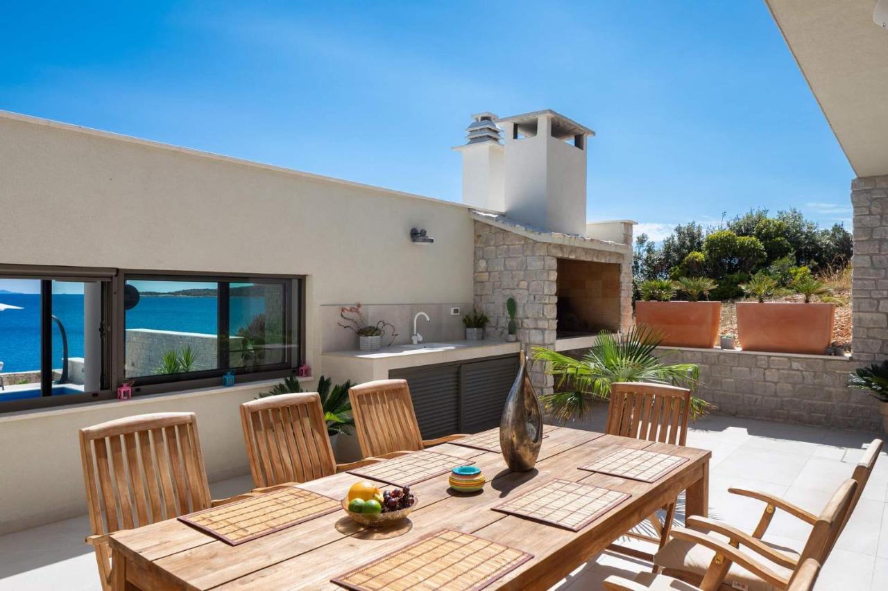 Villa Carisma Island Vis Bagian luar foto