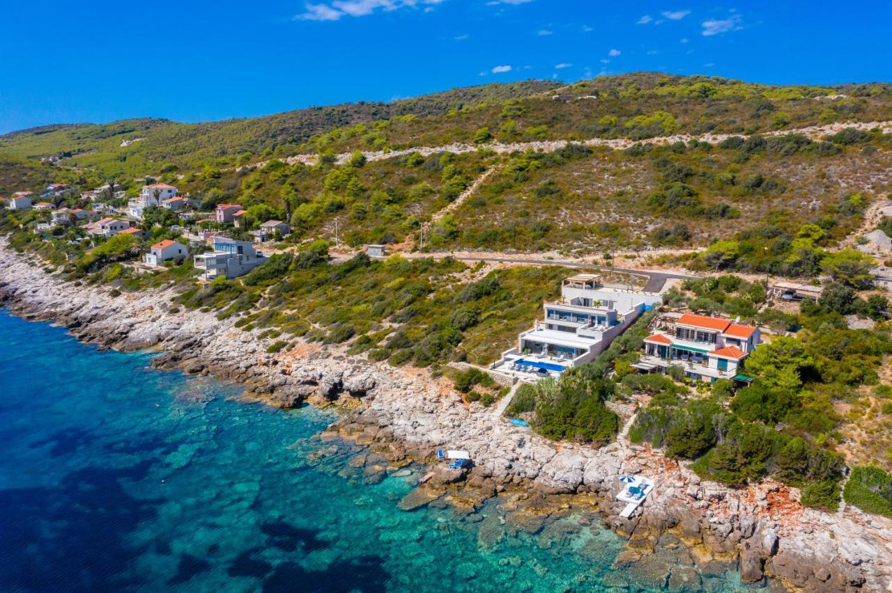 Villa Carisma Island Vis Bagian luar foto
