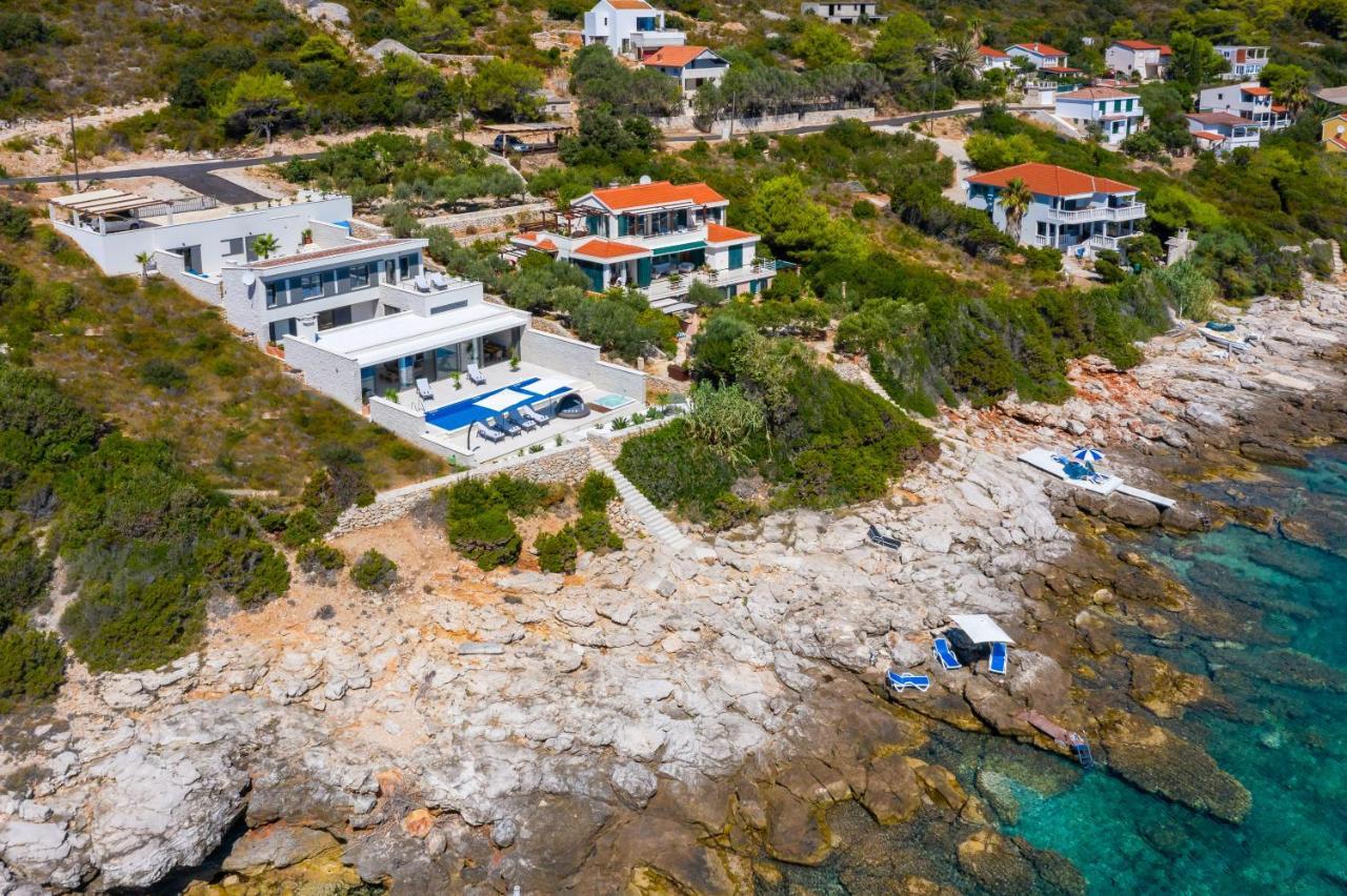 Villa Carisma Island Vis Bagian luar foto