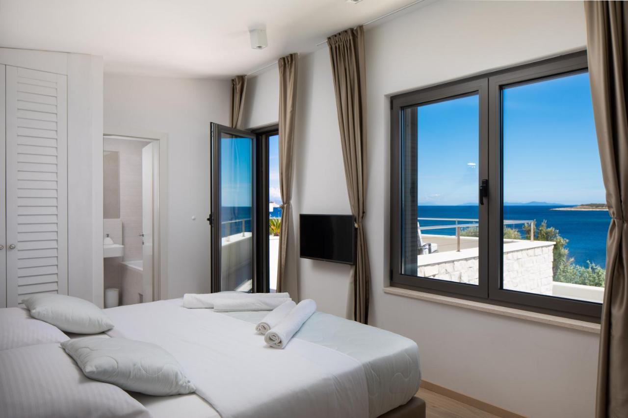 Villa Carisma Island Vis Bagian luar foto