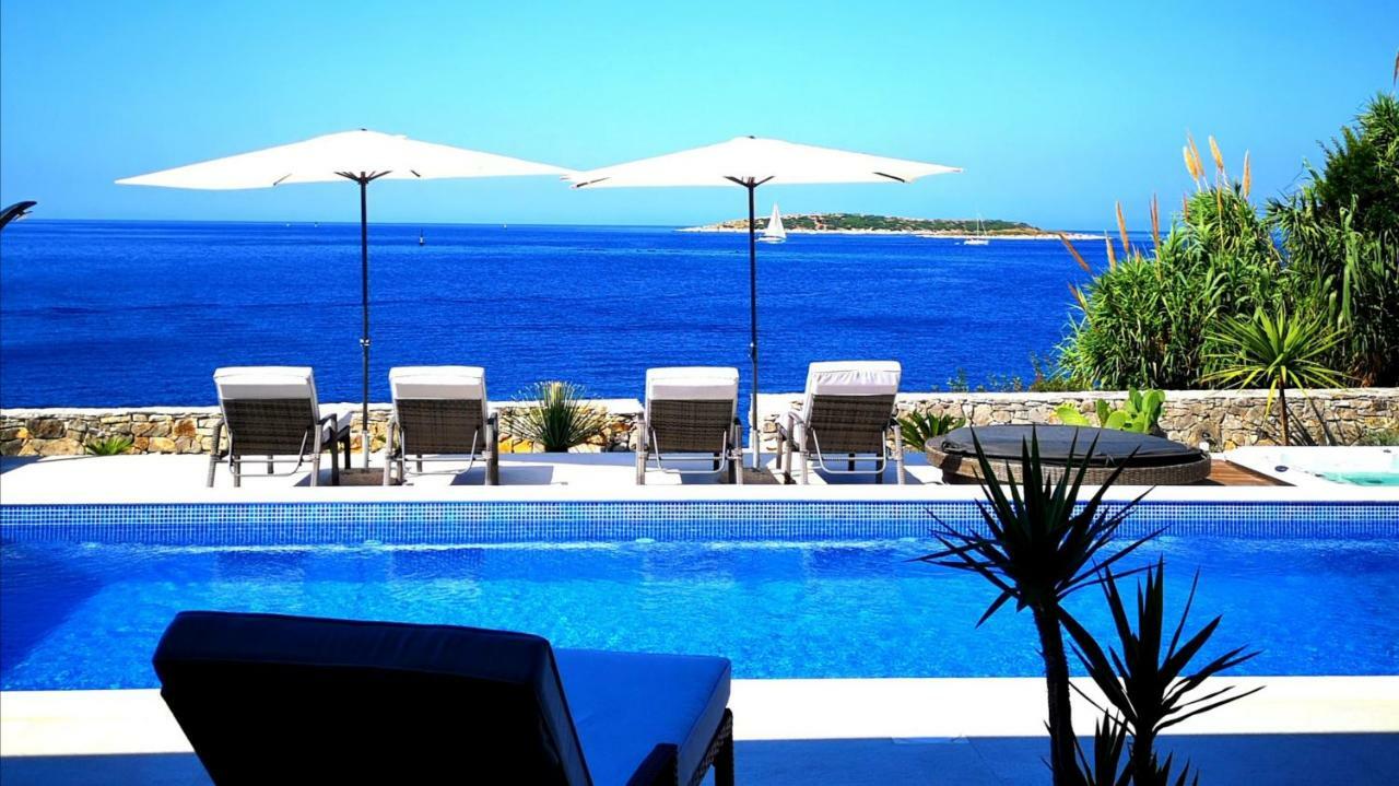 Villa Carisma Island Vis Bagian luar foto